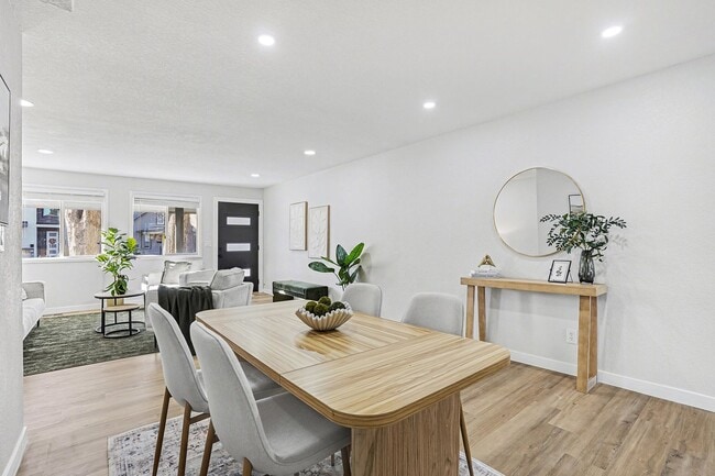 Foto del edificio - Remodeled 3-Bedroom Home with Private Yard & 2-Car Garage in Berkeley