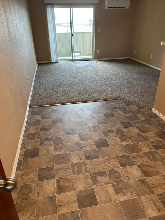 Building Photo - Samuelson Place Apartments