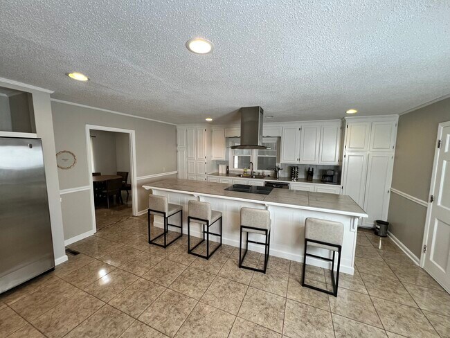 Foto del edificio - 333 Chapman Rd