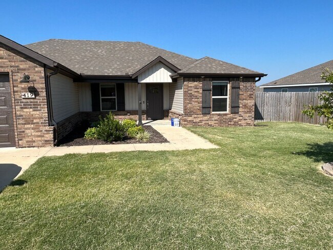 Building Photo - Beautiful Newer Home with Spacious Two-Car...