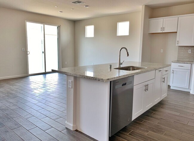 Foto del edificio - Beautiful New Single Family Home: single story 4 bed, 2.5 bath