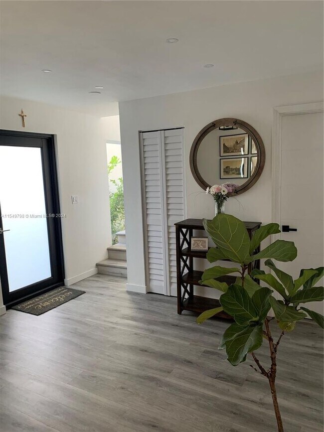 Building Photo - 6604 SW 114th Avenue 6604, Miami, FL 33173