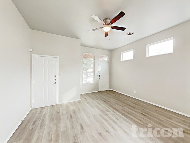 Foto del edificio - 5733 Parkview Hills Ln