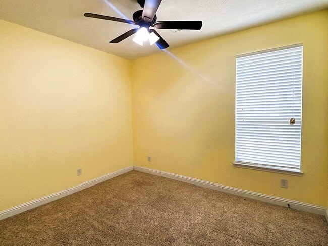 Building Photo - 16014 Peach Bluff Ln