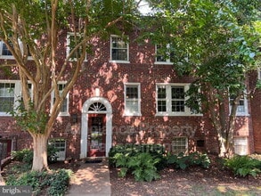 Building Photo - 1741 N Troy St