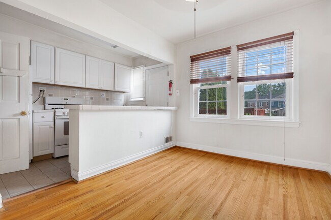 Foto del edificio - 502 Peabody St NE