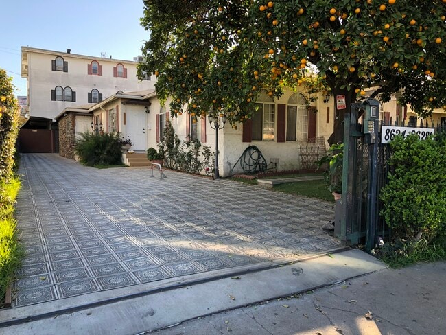 Foto del edificio - 8624 Olin St