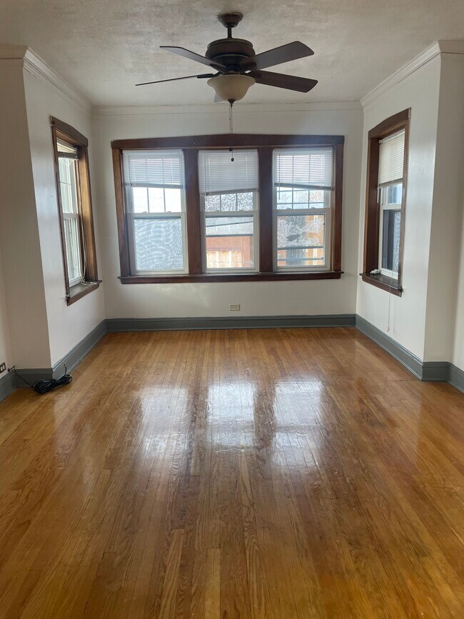 Foto del edificio - 7829 S Marshfield Ave