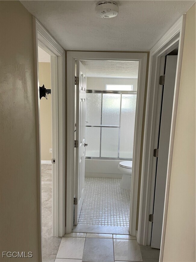 Building Photo - 408 Tudor Dr