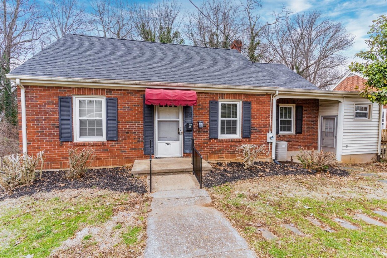 Primary Photo - 703 Riverside Dr