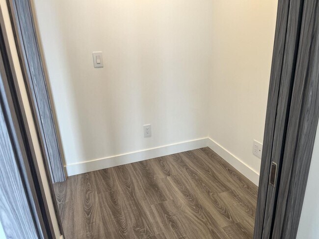 Photo du bâtiment - 10750-1135A 135a St