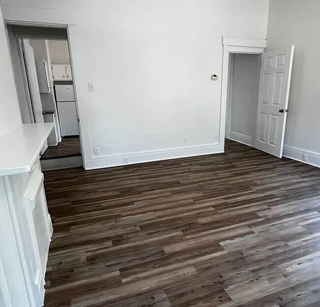 Foto del edificio - 205 W 11th St