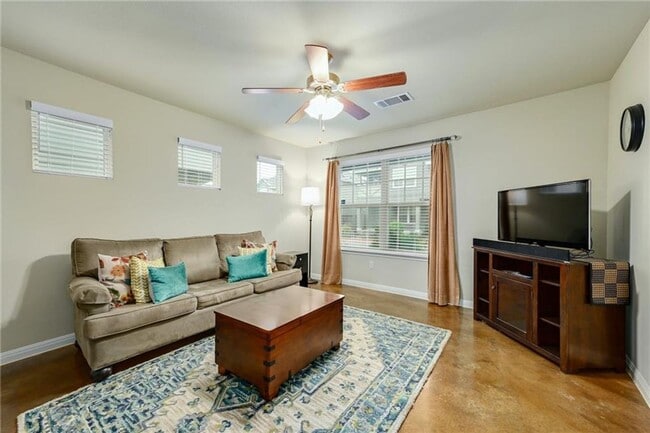 Foto del edificio - Beautiful Three Bedroom Home for Rent in Chaparral Crossing