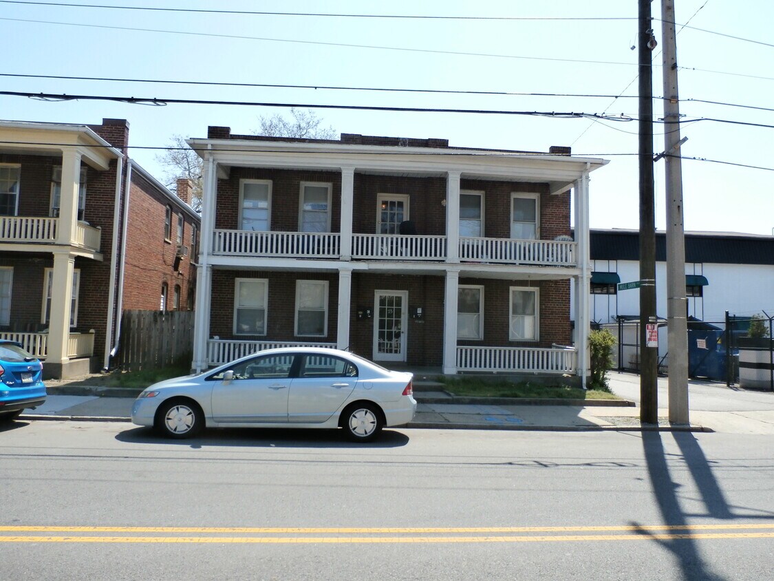 Primary Photo - 13 S Robinson St