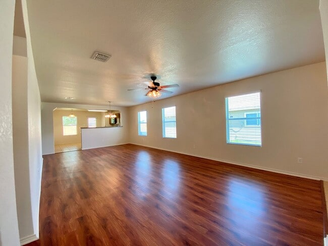 Building Photo - Well-Maintained 3-Bedroom Home – Ideal for...