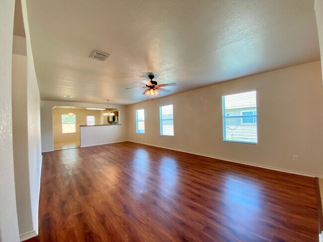 Foto del edificio - Well-Maintained 3-Bedroom Home – Ideal for...