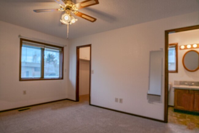 Building Photo - Single Floor Home! 3 bedroom, 3 bathrooms ...