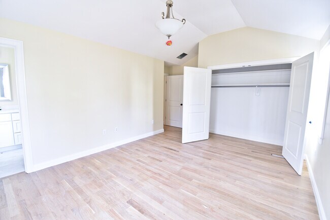 Building Photo - 173 Summer St