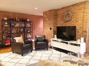Building Photo - 103 Gainsborough St