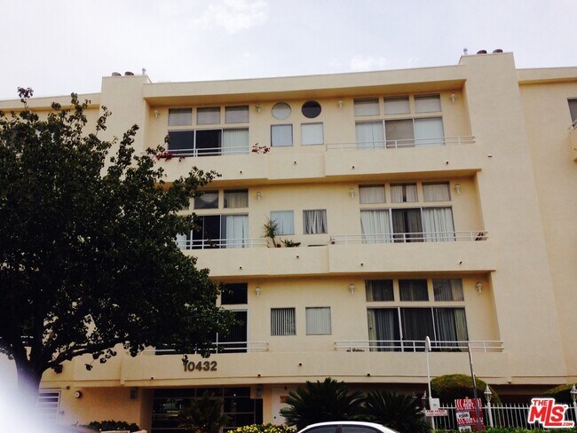 Foto del edificio - 10432 Eastborne Ave