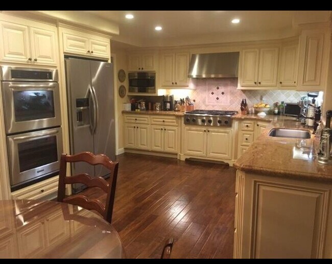 Building Photo - 659 Sun Tree Ct