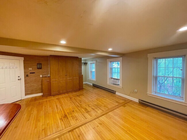 Building Photo - 131 W Merrimack St