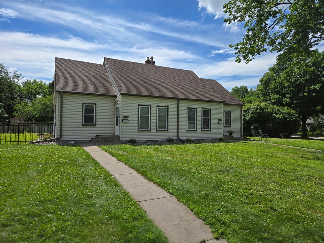 Foto principal - 3858 Wooddale Ave S