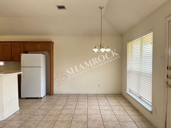 Foto del edificio - 3/2 Duplex near Hewitt Post Office