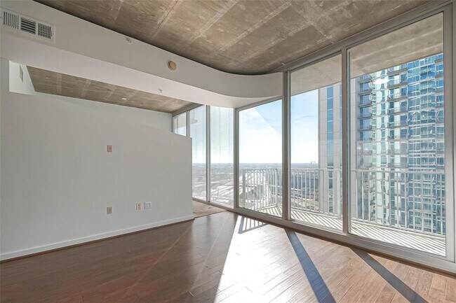 Building Photo - 5925 Almeda Rd