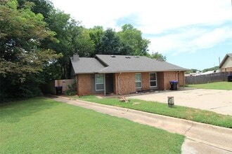 Building Photo - 900 Aspen Ct