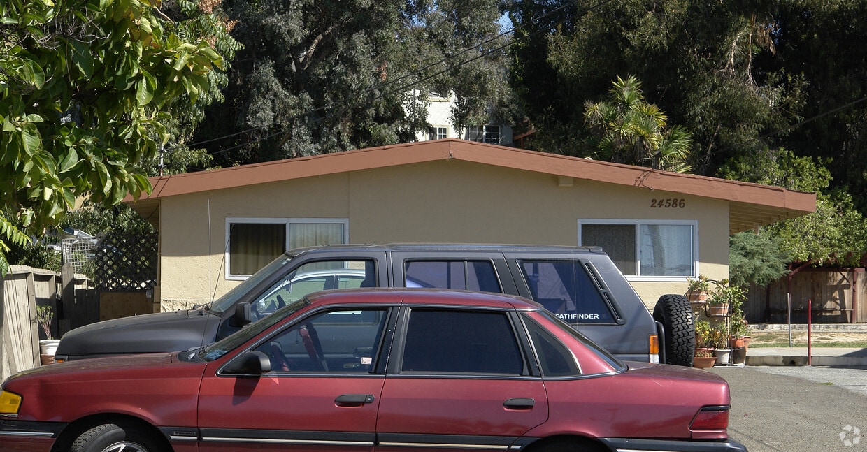 Building Photo - Crest Manor