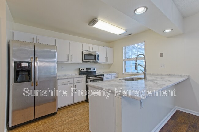 Building Photo - 111 Castilian Dr