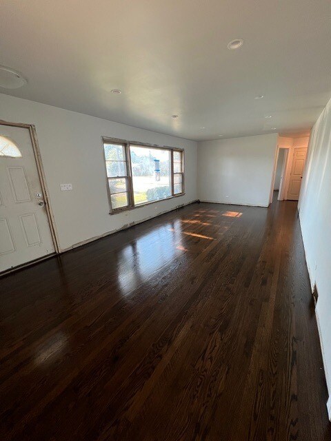 Foto del edificio - 8000 N Ozark Ave