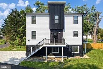 Building Photo - 2370 Randolph St