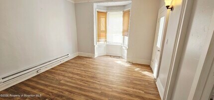 Building Photo - 1319 Washburn St