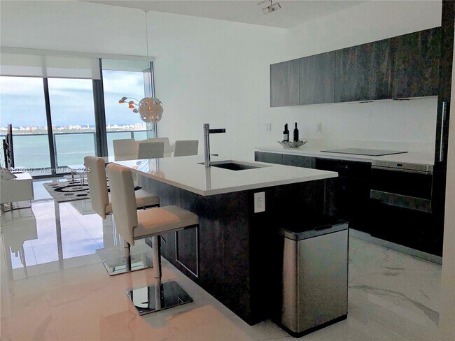 Foto del edificio - 480 NE 31st St