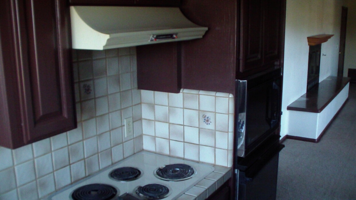 Electric stove, oven, refrigerator, microwave, filtered water and garbage disposal. - 2373 Mountain View Dr