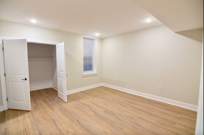 Foto del edificio - 1229 N Franklin St