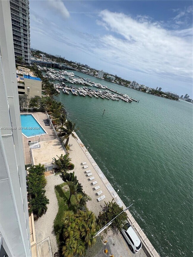 Foto del edificio - 7545 E Treasure Dr