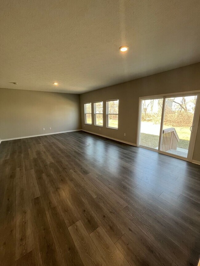 Foto del edificio - 4-Bedroom Home for Rent in Pickerington
