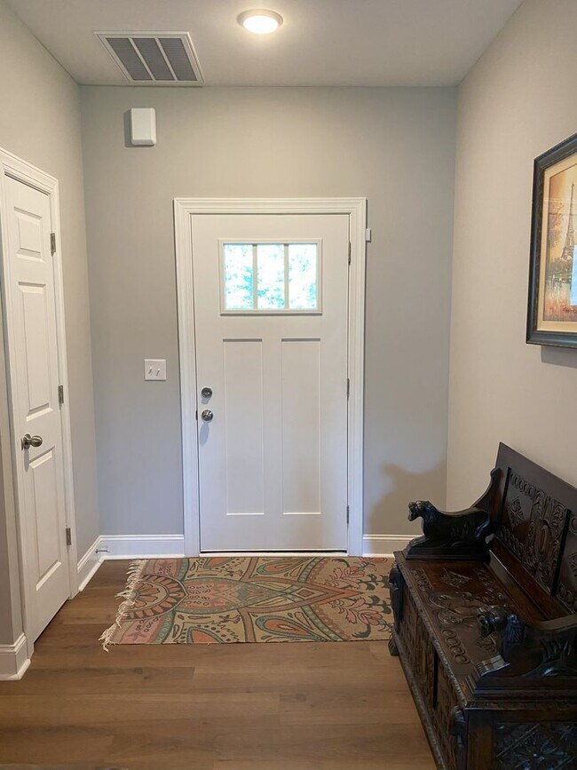 Building Photo - 3 Bed/3 Bath with 2 Bonus Rooms!!!