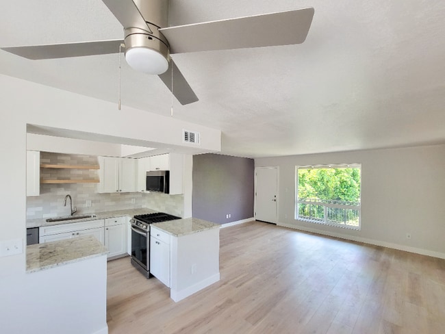 Photo - 7141 N 16th St (Phoenix, AZ) Apartment