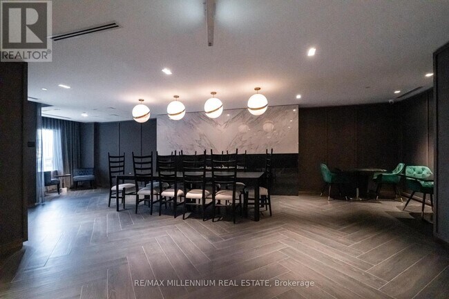 Photo du bâtiment - 395 Dundas St W