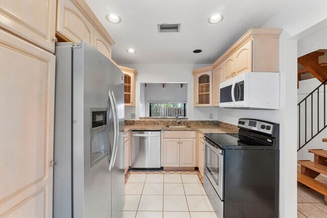 Foto del edificio - Spacious 2-Bed, 2-Bath with Soaring Vaulted Ceilings