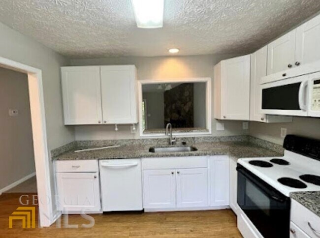 Foto del edificio - 112 Stillwater Trce