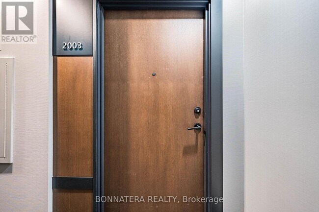 Photo du bâtiment - 4065 Confederation Pkwy
