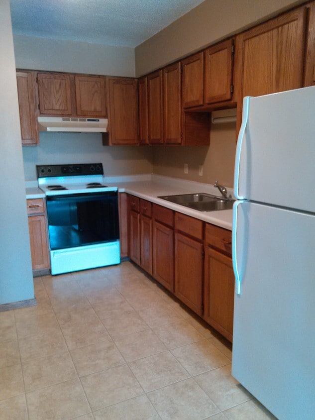 Primary Photo - 107 Westview Dr