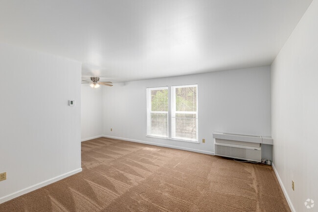 1BR, 1BA - 585SF - Living Room - Shannon Hollow Apartments