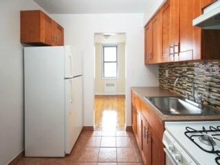Building Photo - 214-35 93rd Ave