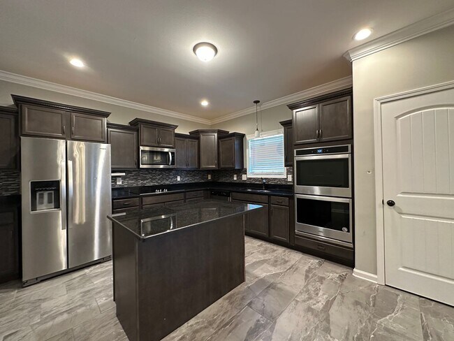 Foto del edificio - Beautiful 4 bedroom 2 1/2 Bath Home For Rent!